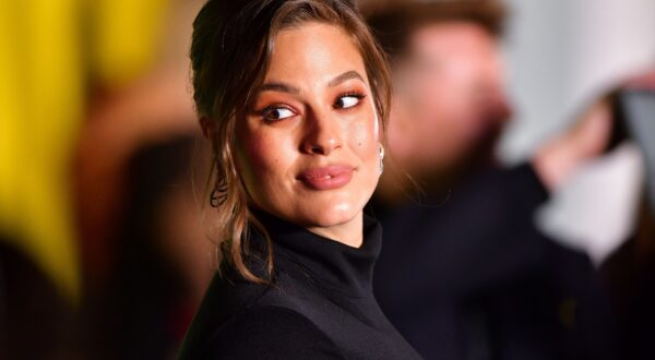 Ashley Graham muestra con orgullo sus estrías