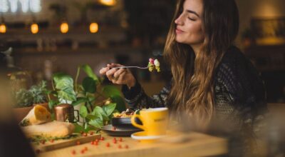 Estos son los 7 alimentos prohibidos en una dieta saludable