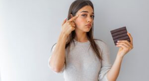 Mitos y verdades del acné desvelados por la doctora Sandra Lee