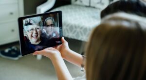 Videollamadas grupales, ¡no hay excusa!: estas son las mejores apps para hablar con tus amigos