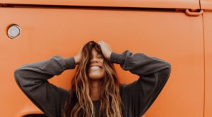 Todo lo que debes (y puedes) hacer en casa para frenar la caída del cabello