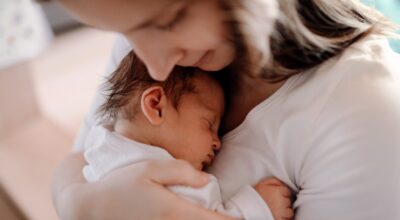 La caída del cabello después del parto: ¿sabes por qué ocurre?