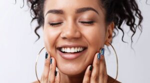 Consejos para reducir visiblemente tus poros y conseguir un rostro uniforme