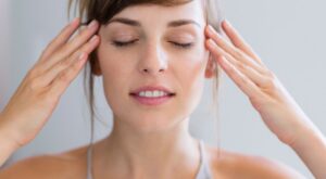 Estas son las causas de los granitos en la barbilla y así puedes eliminarlos