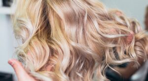 De morena a rubia: sigue estos pasos para teñirte el pelo