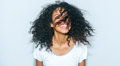 Tips para usar el rizador y conseguir que tus rizos duren mucho más