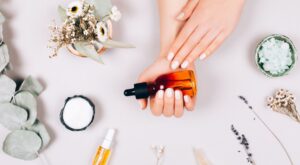 Así puedes preparar tu propio desmaquillante en casa con aceites naturales