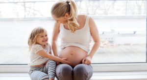 ¿Cuándo es necesario provocar el parto? Causas por las que se lleva a cabo la inducción