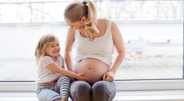 ¿Cuándo es necesario provocar el parto? Causas por las que se lleva a cabo la inducción