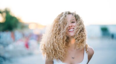 Así es el método curly: presume de rizos en solo 4 pasos