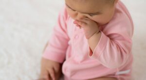 ¿Tu bebé tiene la nariz taponada? Los remedios caseros que necesitas