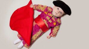 Un fotógrafo imagina qué quieren ser estos bebés de mayores