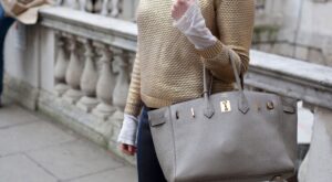 25 cosas innecesarias que llevas en el bolso