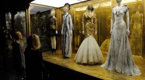 La exposición ‘Savage Beauty’ de Alexander McQueen aterriza en Londres