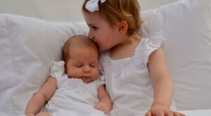 Las princesas Estelle y Leonore de Suecia al fin se conocen