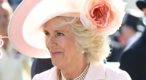 Camila Parker Bowles: ¿su  collar de perlas es el mismo que usó la princesa Diana con su Revenge Dress?