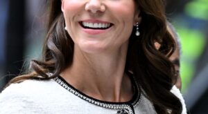 Kate Middleton revela su cuerpo de ensueño con esta minifalda perfecta para este verano