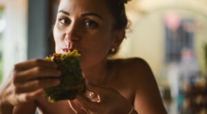 Esta es la hora perfecta en la que debes cenar para estar saludable