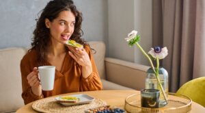 ¡Adiós hinchazón! Descubre los alimentos ideales para un desayuno ligero y energizante