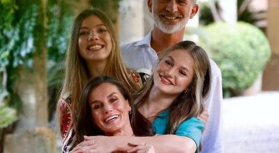 Letizia y su look Barbiecore con toque español durante sus vacaciones en Mallorca