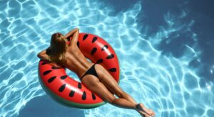 El topless en declive: ¿Por qué las jóvenes españolas prefieren ocultar sus cuerpos?