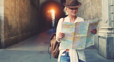 Viajar sola: el boom de los viajes en solitario como terapia y autoconocimiento