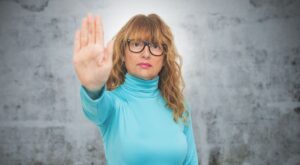 Micromachismos en la vida cotidiana: reconociendo y abordando las sutiles desigualdades de género