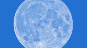 En la segunda superluna de agosto, descubre la luna azul y su impacto en ti. ¡Imperdible!