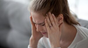 El 80% de las personas con migrañas son mujeres, y además suelen ser más intensas y dolorosas.