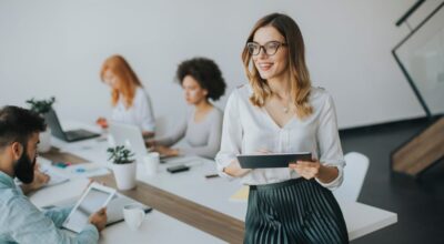 Cómo los hábitos atómicos pueden impulsar la productividad personal y profesional