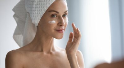 Niacinamida (vitamina B3): tu aliada para reducir la apariencia de poros dilatados y controlar el exceso de grasa