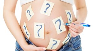 Matrona se hace viral en Tik Tok al compartir los nombres de bebés más raros que ha visto