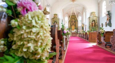 Estilo para invitadas: Cómo vestir en bodas de otoño e invierno en 2023 – 2024