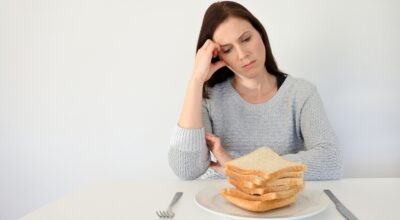 Advierten que restringir carbohidratos y grasas presenta riesgos a largo plazo, según un reciente estudio