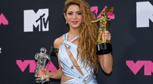Shakira enciende los MTV Video Music Awards 2023 con una actuación legendaria