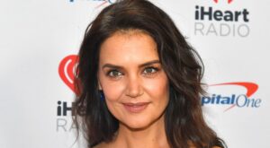 Los secretos de Katie Holmes para revivir tu mirada: trucos de maquillaje para ojos caídos y cansados