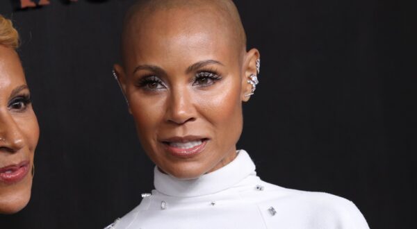 Jada Pinkett Smith: sin secretos y con un cambio de imagen sorprendente en su 52 cumpleaños