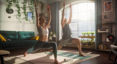 Consigue unas piernas fuertes con estas posturas de yoga