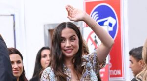 Ana de Armas: elegante apuesta por mostrar el sujetador este otoño-invierno