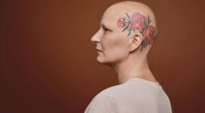 ‘Calvas: mujeres sin nada que ocultar’, libro y exposición que desafían el estigma de la alopecia femenina