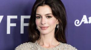 Anne Hathaway impacta con su look de protesta: Solidaridad con las mujeres de Irán