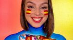 Artista murciana se hace viral con su homenaje ‘ body painting’ por el Día de la Hispanidad