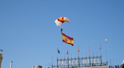 La primera mujer paracaidista en el desfile del 12-O: Un momento histórico en el Día de la Hispanidad