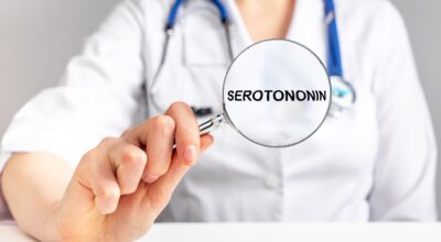 SEROTONINA Y COVID PERSISTENTE: ¿Qué nos revela la ciencia sobre nuestra «hormona de la felicidad»?