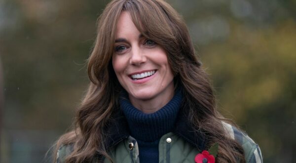 Kate Middleton en Escocia: Apoyo a comunidades rurales con su llamativa chaqueta de Burberry