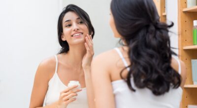 Revelando el poder del ‘Skinimalismo’: La tendencia beauty que transformará tu rutina de cuidado facial.