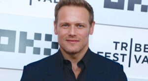Sam Heughan, protagonista de Outlander, regresa en ‘La Pareja de al Lado’ para seducirte en Movistar Plus+