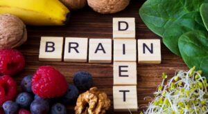 Cómo tu dieta puede potenciar o perjudicar tu salud cerebral según Harvard