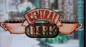 En memoria de Matthew Perry: Central Perk, el café inspirado en Friends abre sus puertas en Boston