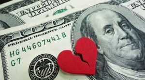 Secretos de la infidelidad financiera: La sombra que amenaza a tus finanzas y relación de pareja